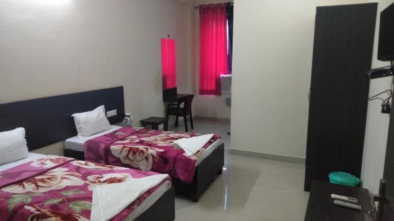 Hotel The Ideal Kushinagar Exterior photo